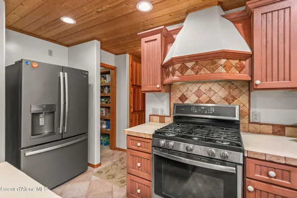 $1,324,000 | 6584 East Burma Road, Harrison, ID 83833