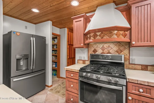 $1,374,000 | 6584 East Burma Road, Harrison, ID 83833