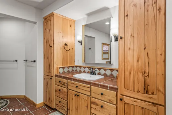 $1,324,000 | 6584 East Burma Road, Harrison, ID 83833