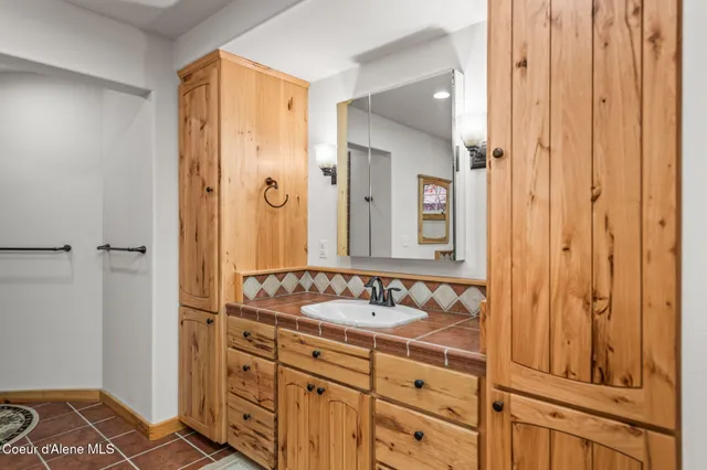 $1,374,000 | 6584 East Burma Road, Harrison, ID 83833