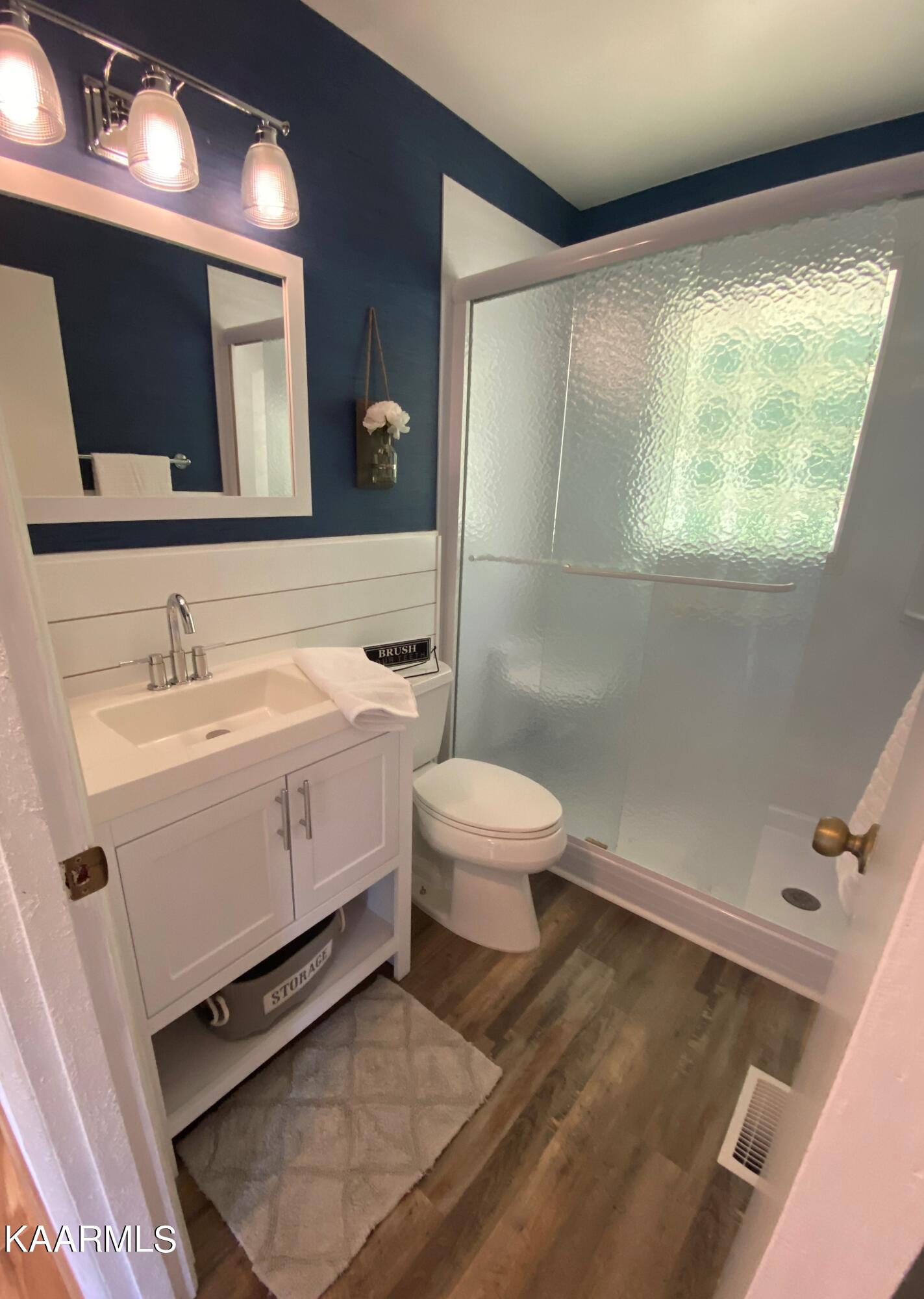 1530 Wilson Road Knoxville, TN 37912 - Photo 14 of 26 Bath 1 Walk-in Shower