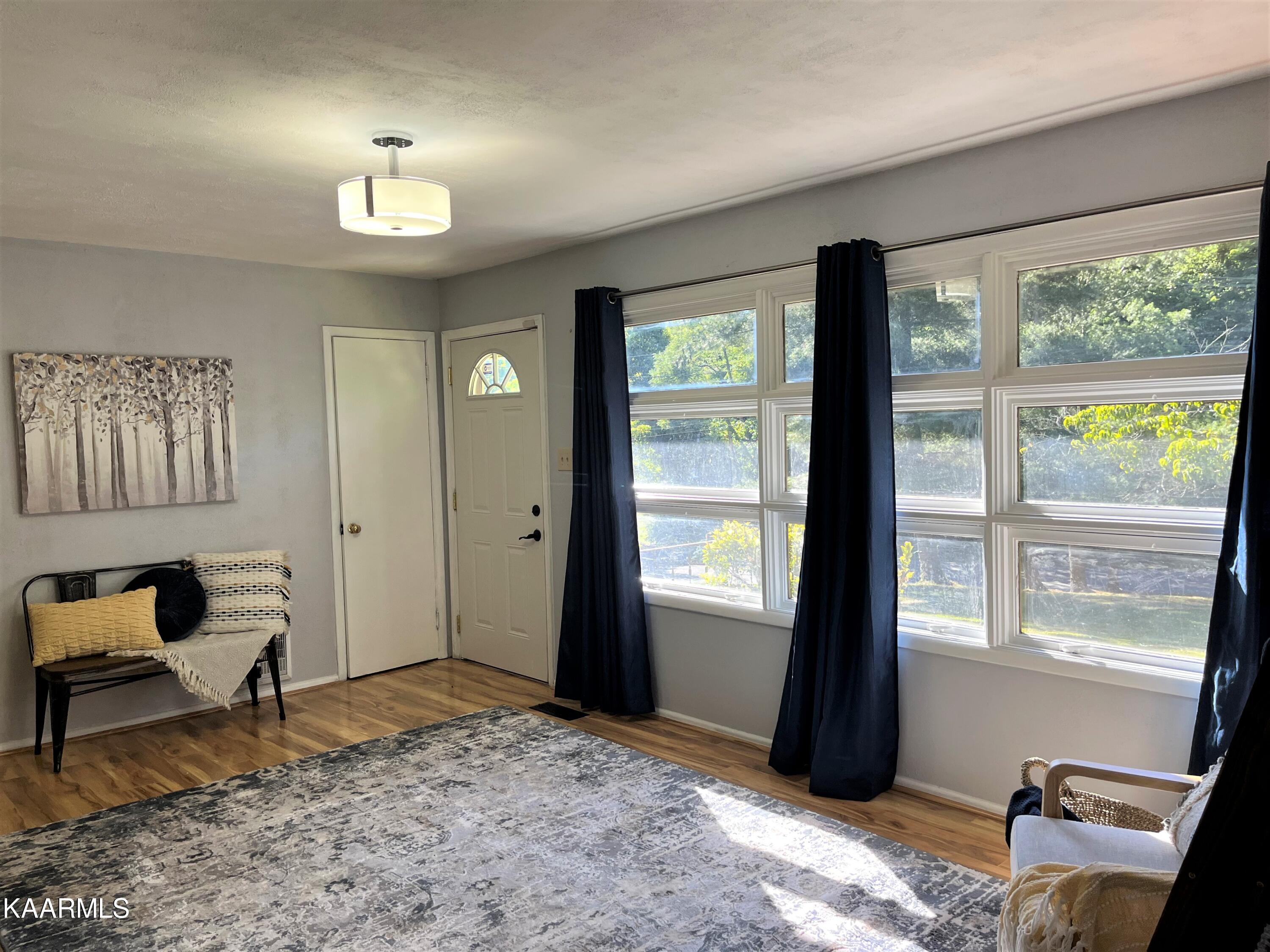 1530 Wilson Road Knoxville, TN 37912 - Photo 6 of 26 Liv IMG_7140