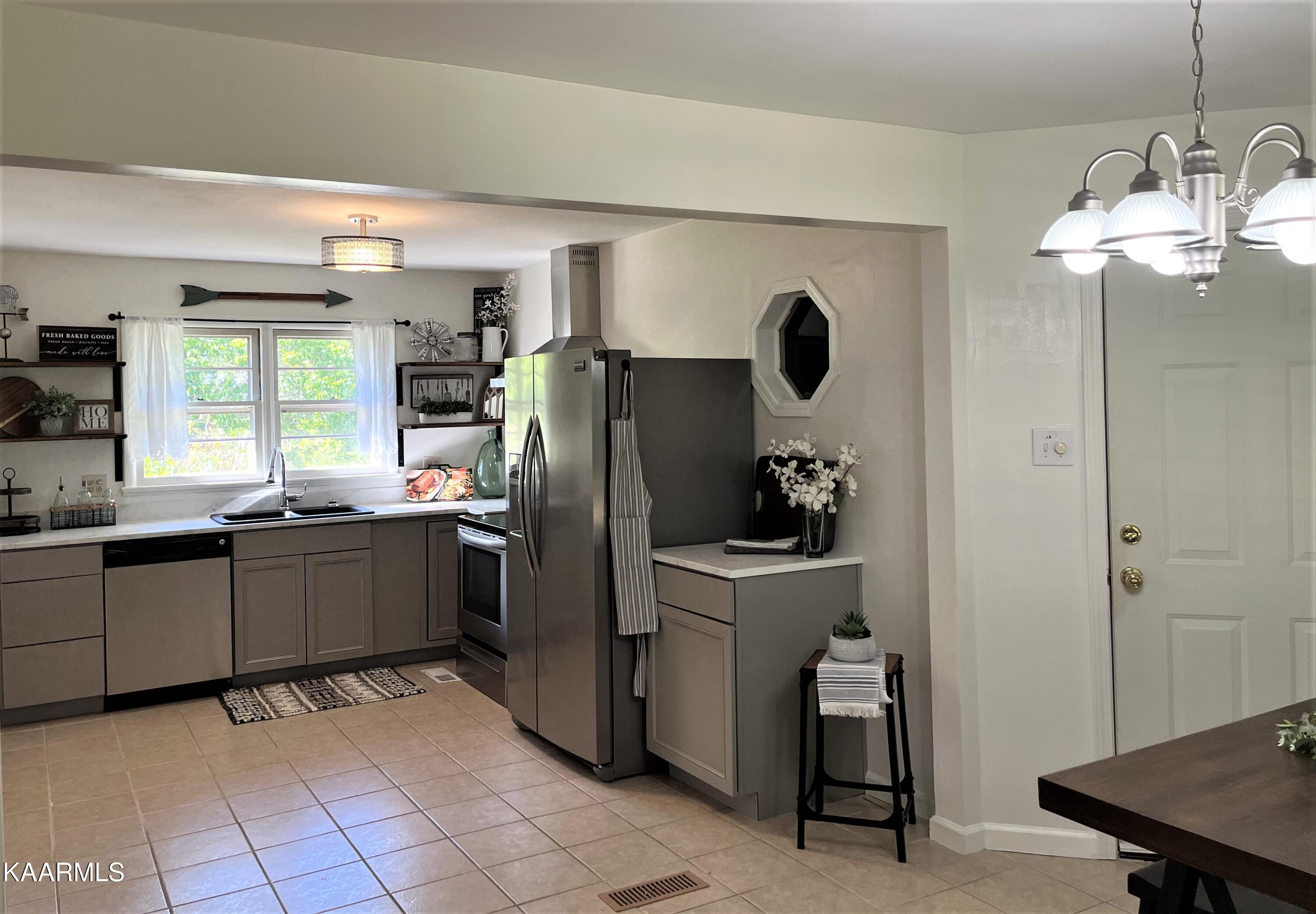 1530 Wilson Road Knoxville, TN 37912 - Photo 7 of 26 Updated Kitchen