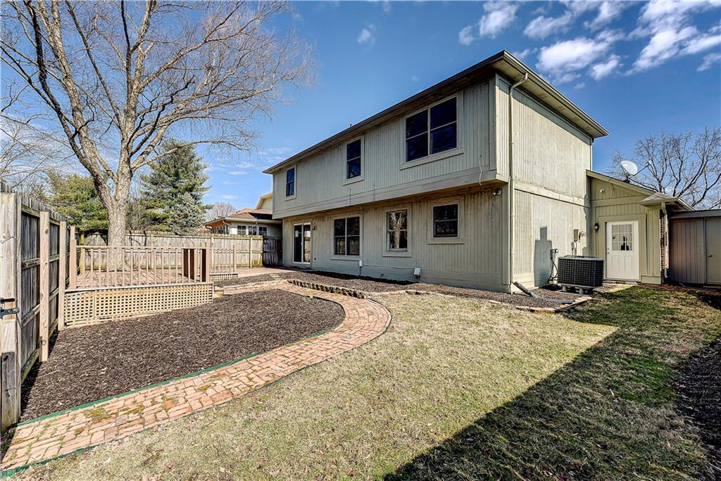 12556 Charing Cross Road Carmel, IN 46033 - Photo 2 of 32 Gallery Image 2