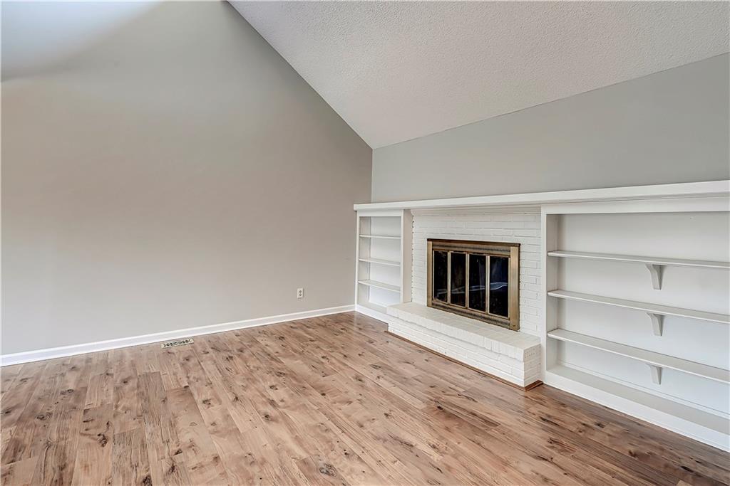 12556 Charing Cross Road Carmel, IN 46033 - Photo 6 of 32 Gallery Image 6