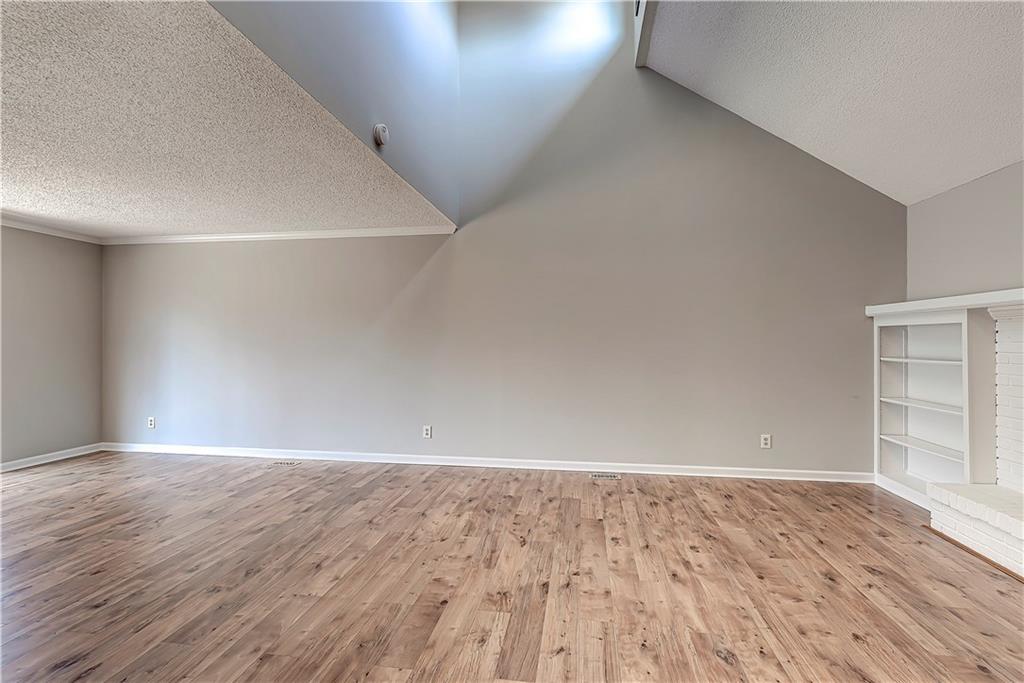 12556 Charing Cross Road Carmel, IN 46033 - Photo 8 of 32 Gallery Image 8