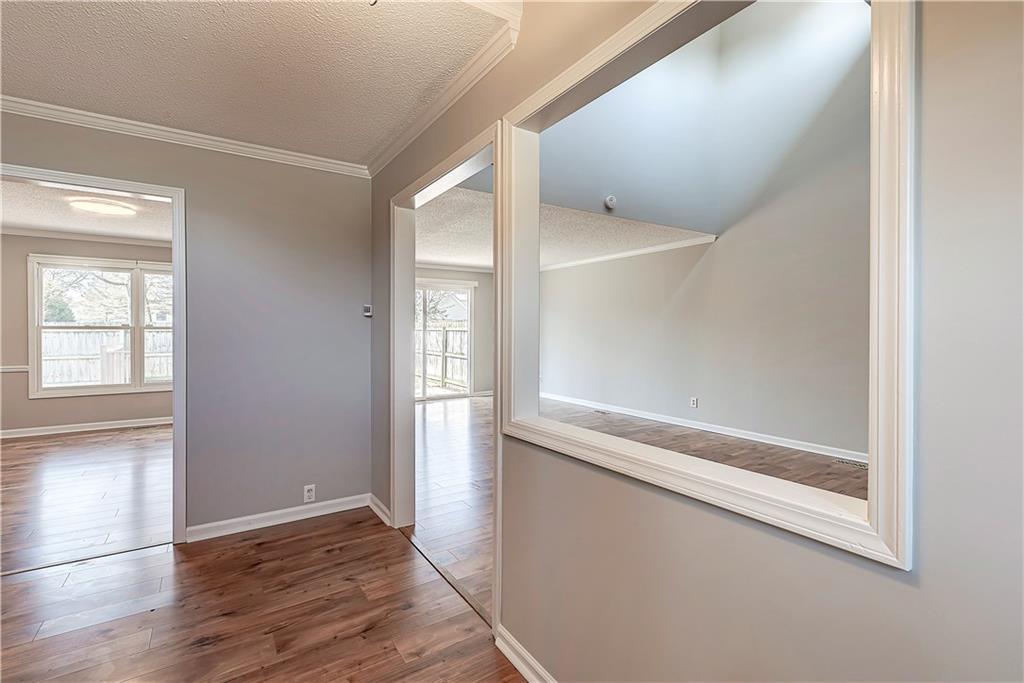 12556 Charing Cross Road Carmel, IN 46033 - Photo 9 of 32 Gallery Image 9