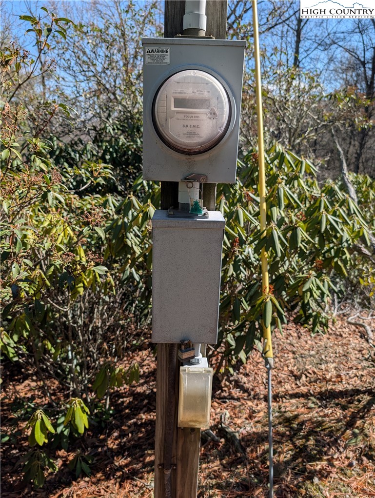 718 Green Mountain Road Sparta, NC 28675 - Photo 2 of 15