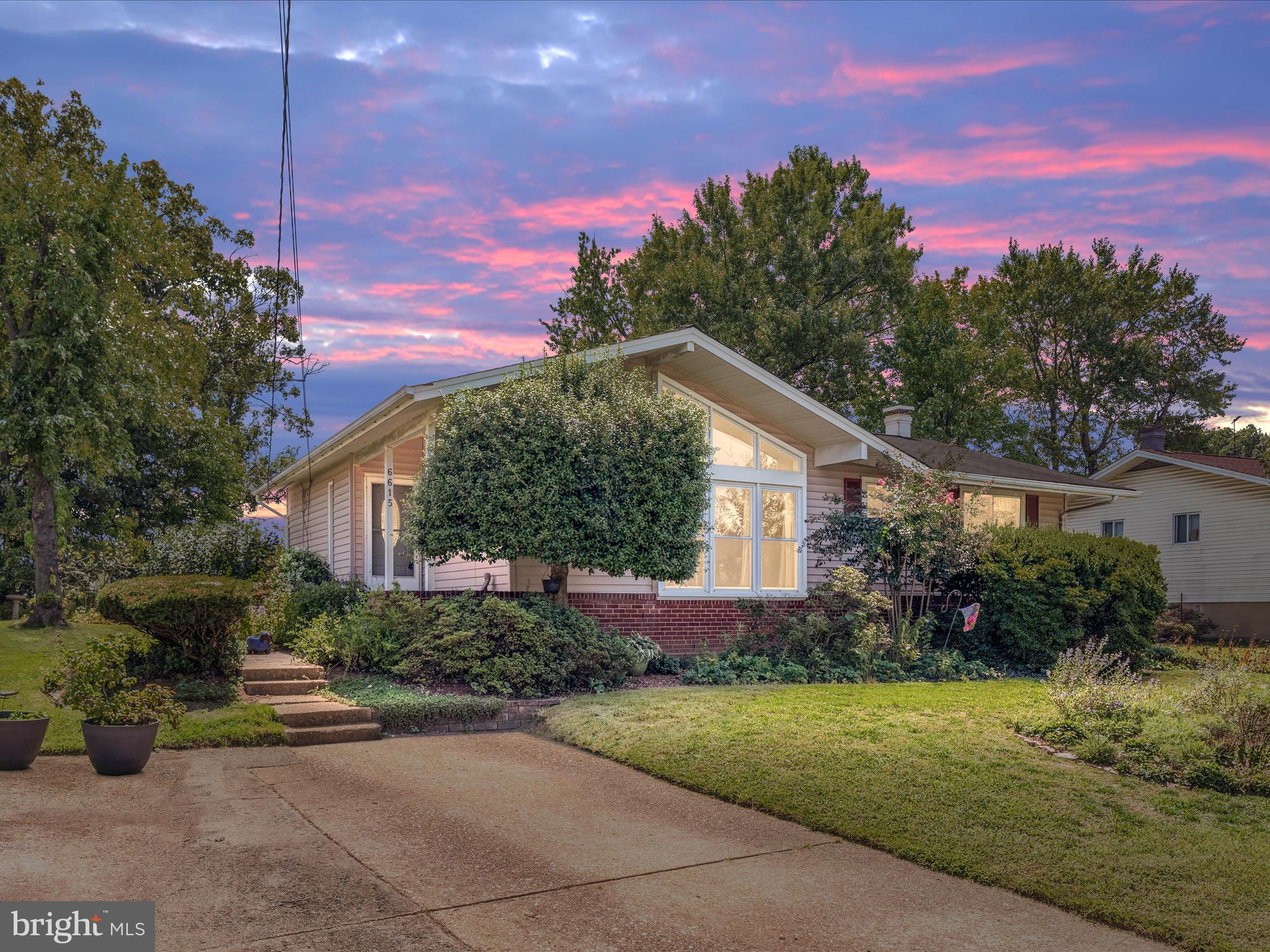 2E6A5416_twilight(6615)_6615 Bowie Dr - Absolute A