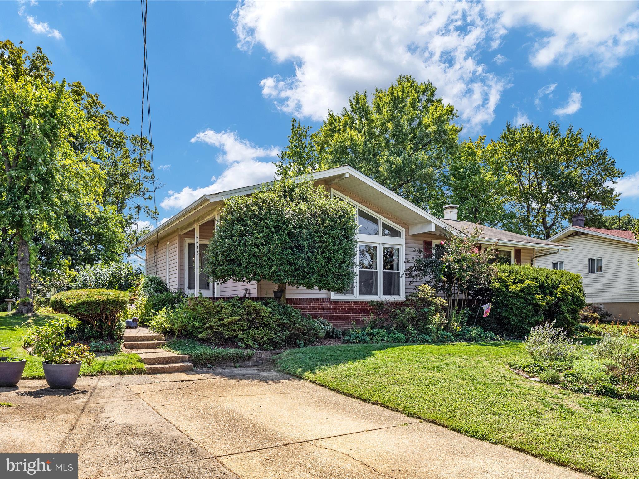 6615 Bowie Drive Springfield, VA 22150 - Photo 26 of 67 2E6A5416_twilight_6615 Bowie Dr - Absolute Altitud
