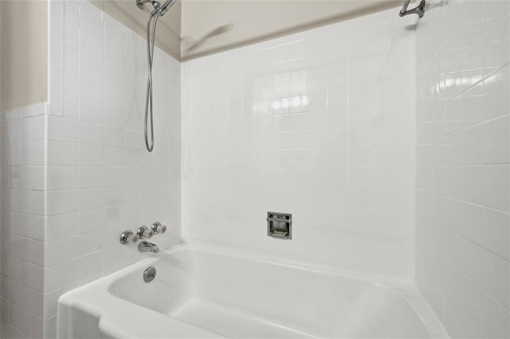 6 Greenview Drive McKees Rocks, PA 15136 - Photo 20 of 44 a bathroom with a white bath tub