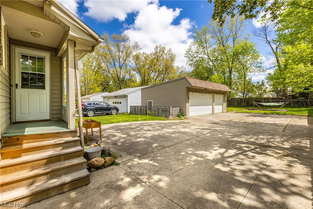 1383 Richmond Road Cleveland, OH 44124 - Photo 27 of 30 Rear Porch Entry
