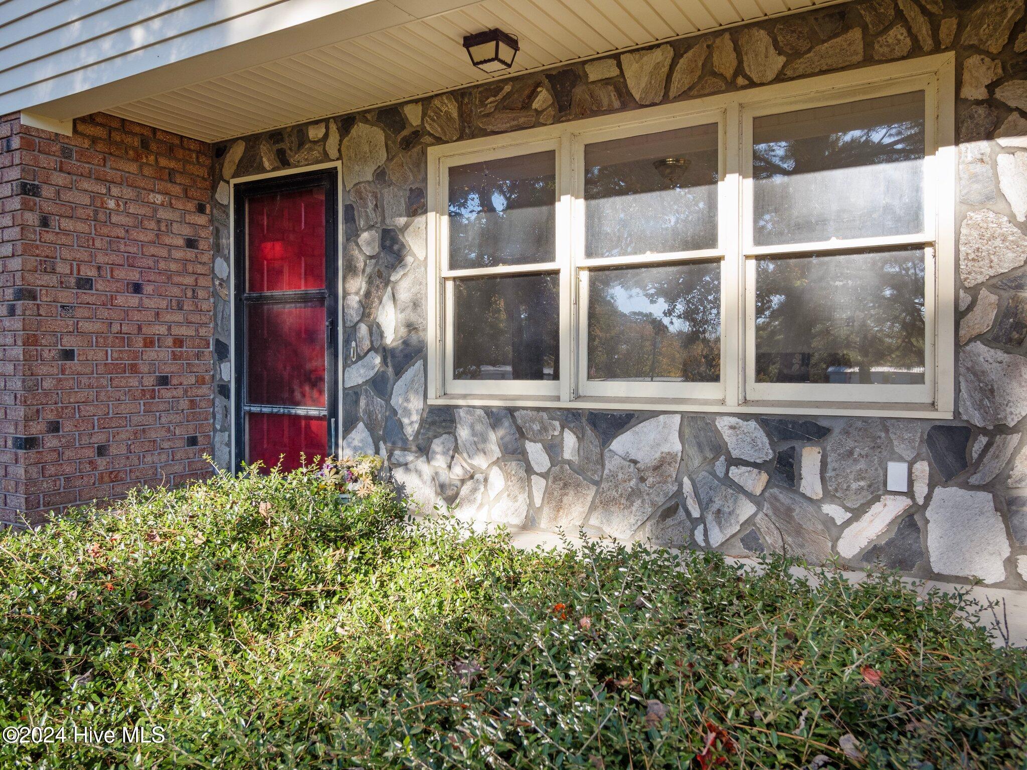 148 Scott-Jenkins Road Jacksonville, NC 28540 - Photo 8 of 58 Front Entry