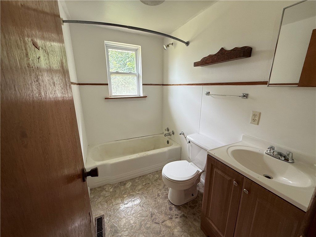 4250 AR 7 Jasper, AR 72641 - Photo 17 of 47 Bathroom