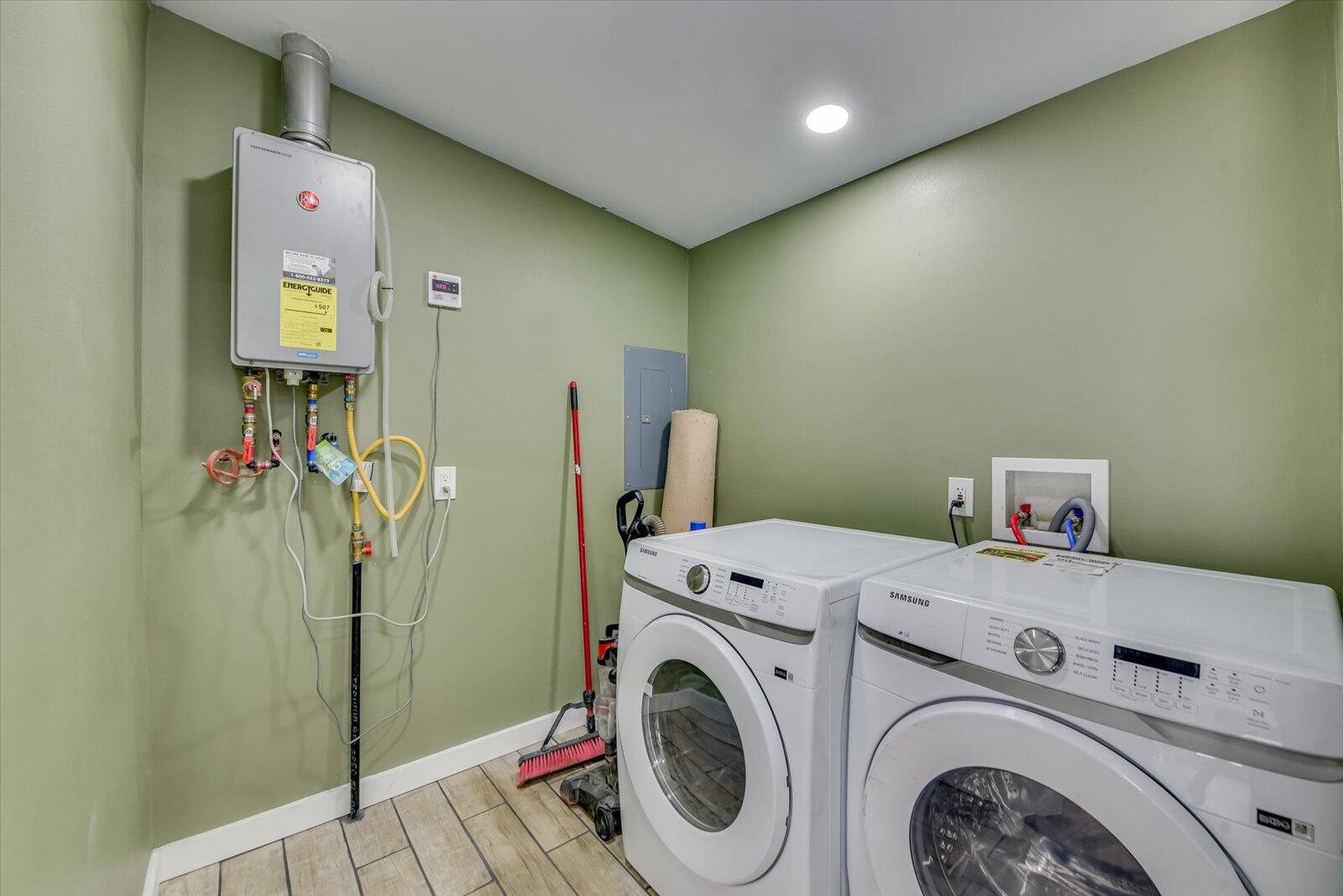 4417 Etterle Road Blythe, GA 30805 - Photo 13 of 18 Large Laundry