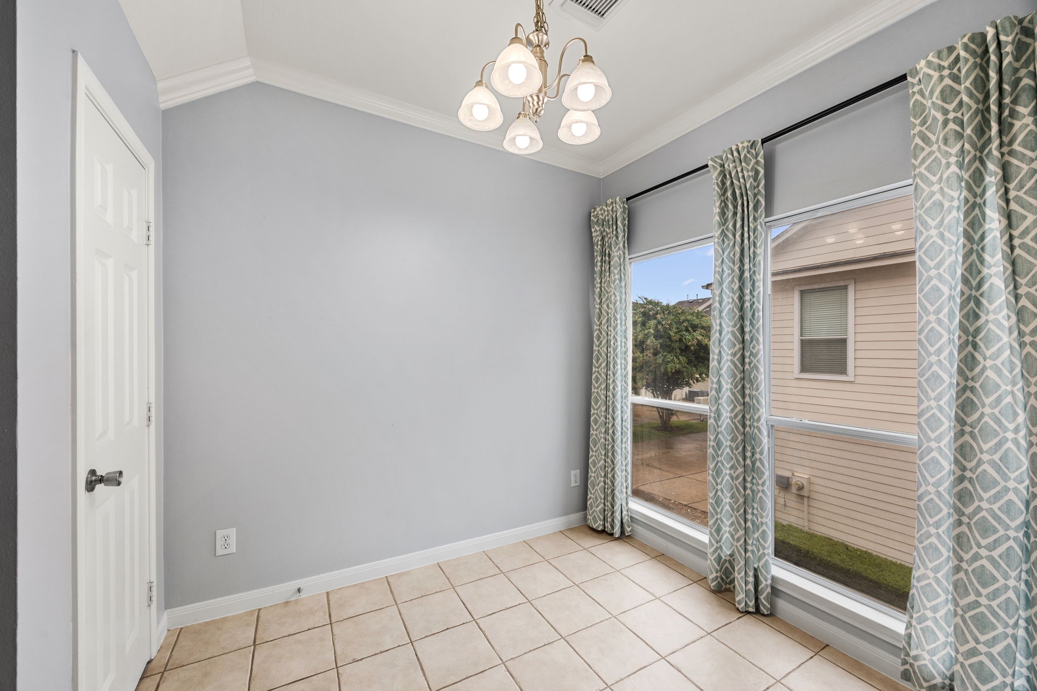 3023 Austin Street Houston, TX 77004 - Photo 16 of 26 Breakfast area off kitchen. pantry door is on left