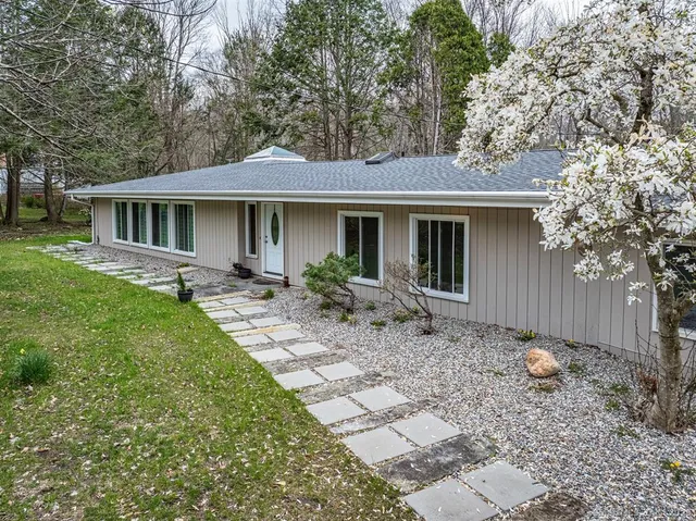 $3,350 | 141 Gurleyville Road, Mansfield, CT 06268