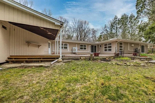 $3,350 | 141 Gurleyville Road, Mansfield, CT 06268