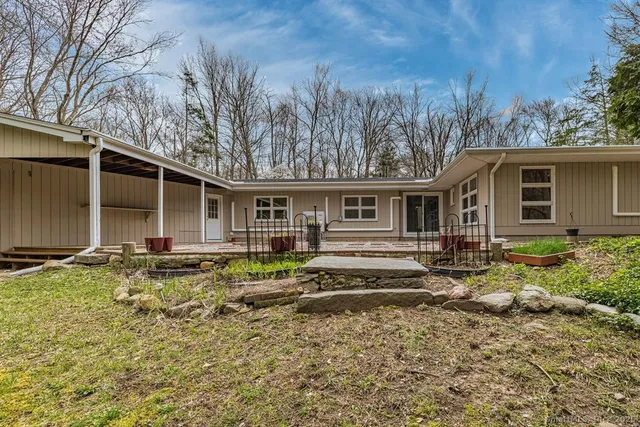 $3,350 | 141 Gurleyville Road, Mansfield, CT 06268