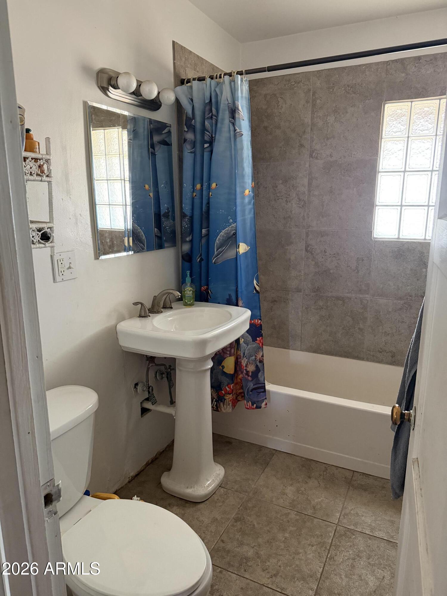 950 West Roma Avenue Phoenix, AZ 85013 - Photo 6 of 6 950 W. ROMA 5