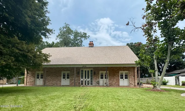 $260,000 | 2015 Old Jeanerette Road, New Iberia, LA 70563