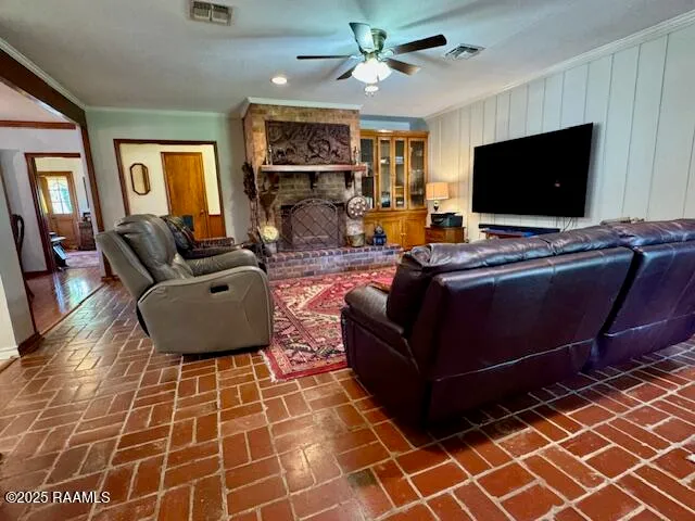 $260,000 | 2015 Old Jeanerette Road, New Iberia, LA 70563