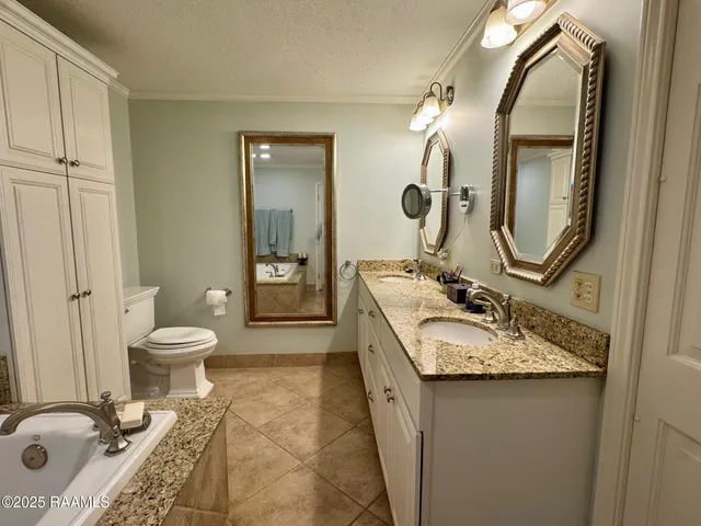 $260,000 | 2015 Old Jeanerette Road, New Iberia, LA 70563