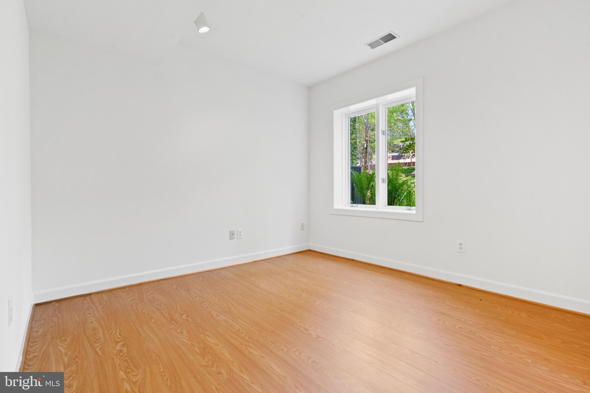 2722 Chain Bridge Road Northwest Washington, DC 20016 - Photo 33 of 43 Bedroom