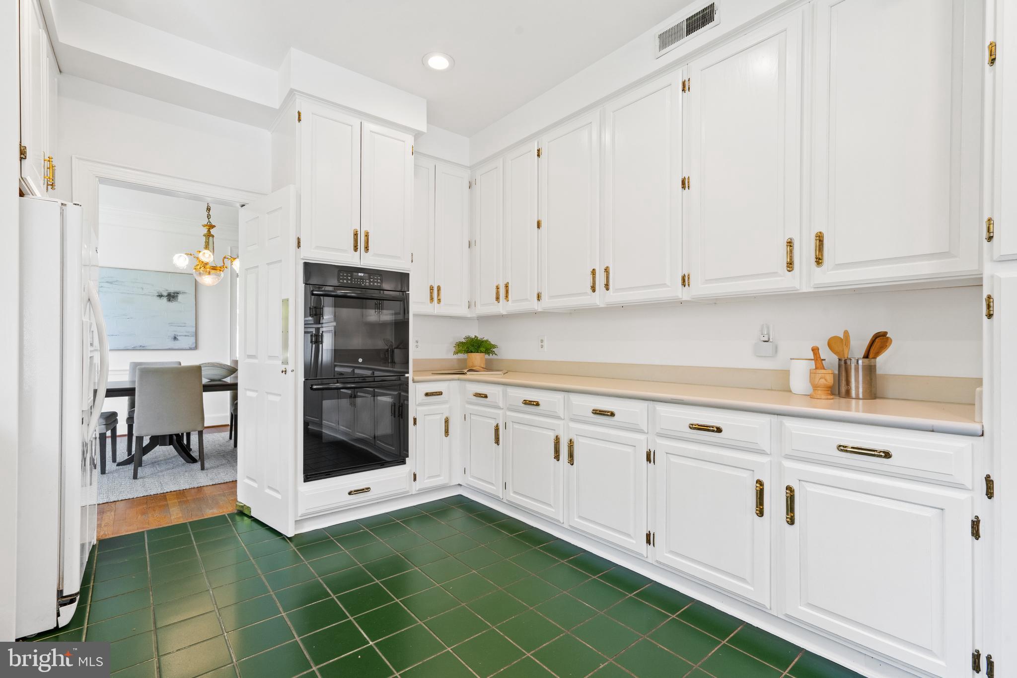 2722 Chain Bridge Road Northwest Washington, DC 20016 - Photo 9 of 43 Kitchen