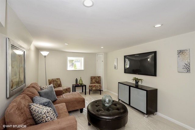 4916 West Henderson Street Chicago, IL 60641 - Photo 7 of 20