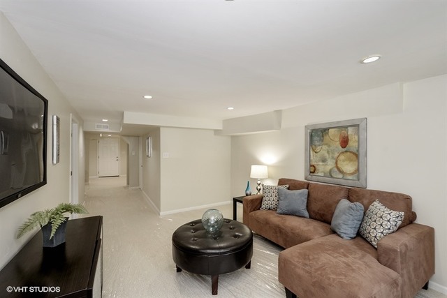 4916 West Henderson Street Chicago, IL 60641 - Photo 8 of 20