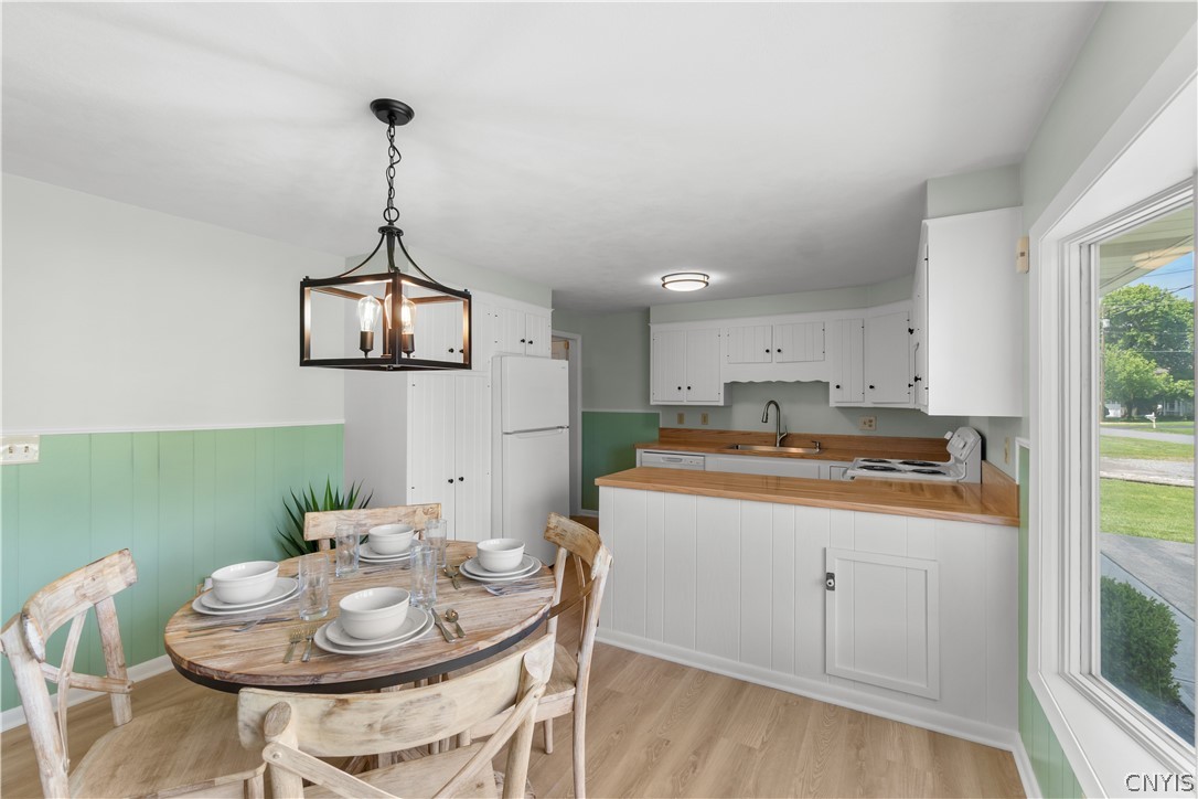 4421 Whedon Road Camillus, NY 13219 - Photo 6 of 23 Eat-in kitchen