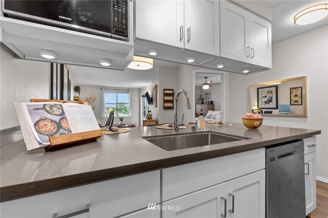 769 Hayes Street, Unit 609 Seattle, WA 98109 - Photo 14 of 26 a kitchen with counter top space