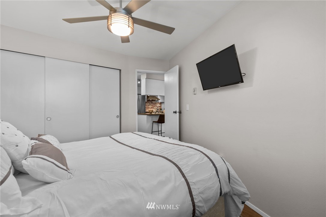 769 Hayes Street, Unit 609 Seattle, WA 98109 - Photo 19 of 26 a bedroom with a bed and a flat screen tv