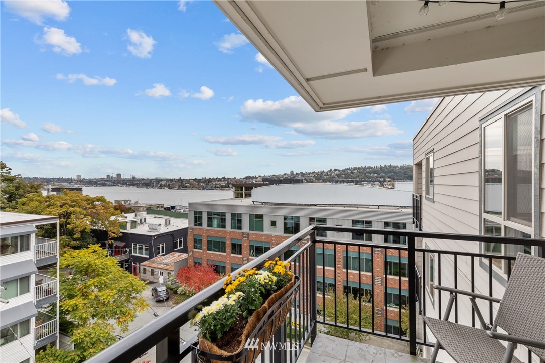769 Hayes Street, Unit 609 Seattle, WA 98109 - Photo 21 of 26 a balcony with a city view