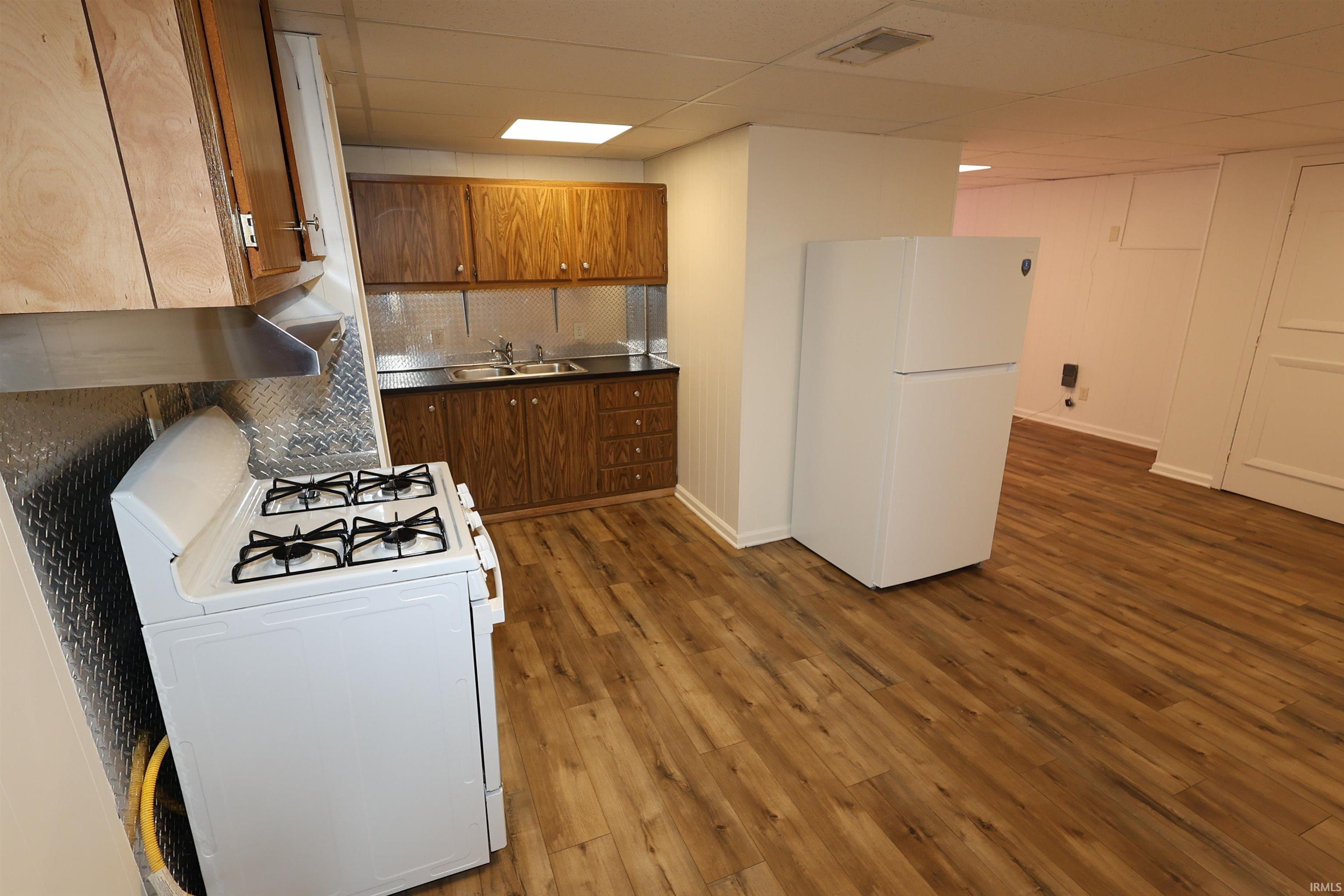 101 West Main Street Syracuse, IN 46567 - Photo 20 of 32