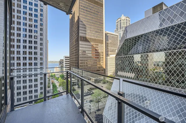 $659,000 | 909 5th Avenue, Unit 701, Seattle, WA 98164