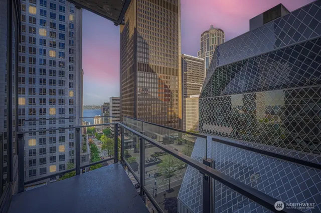 $659,000 | 909 5th Avenue, Unit 701, Seattle, WA 98164