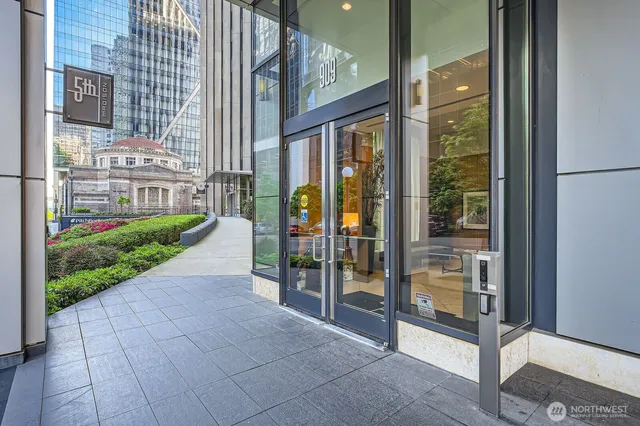 $659,000 | 909 5th Avenue, Unit 701, Seattle, WA 98164