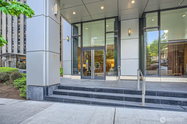 $659,000 | 909 5th Avenue, Unit 701, Seattle, WA 98164
