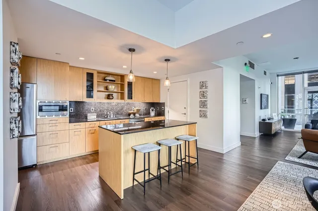 $659,000 | 909 5th Avenue, Unit 701, Seattle, WA 98164