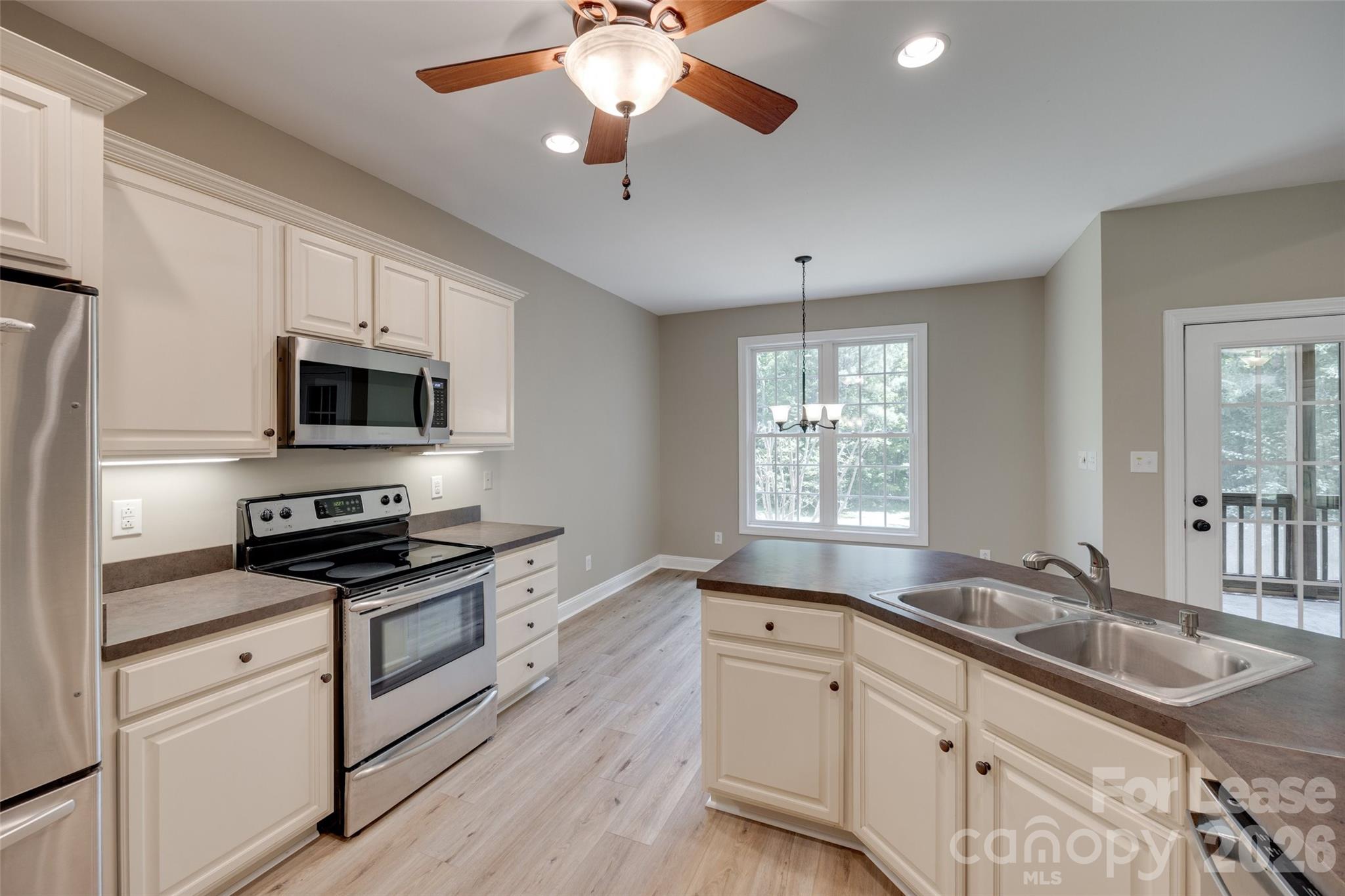646 Harper Davis Road Clover, SC 29710 - Photo 12 of 33