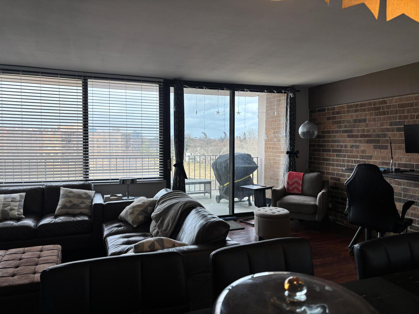 101 Bar Harbour Road, Unit 6M Schaumburg, IL 60193 - Photo 20 of 29 a living room with furniture and large windows