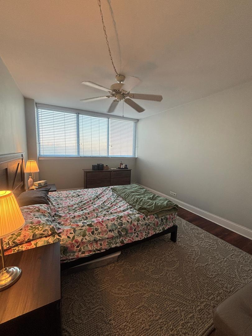 101 Bar Harbour Road, Unit 6M Schaumburg, IL 60193 - Photo 24 of 29 a bedroom with a bed and a window
