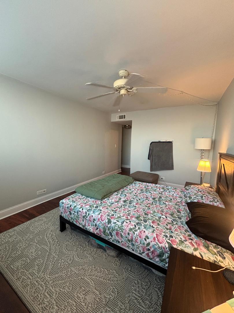 101 Bar Harbour Road, Unit 6M Schaumburg, IL 60193 - Photo 27 of 29 a bedroom with a bed and a chandelier