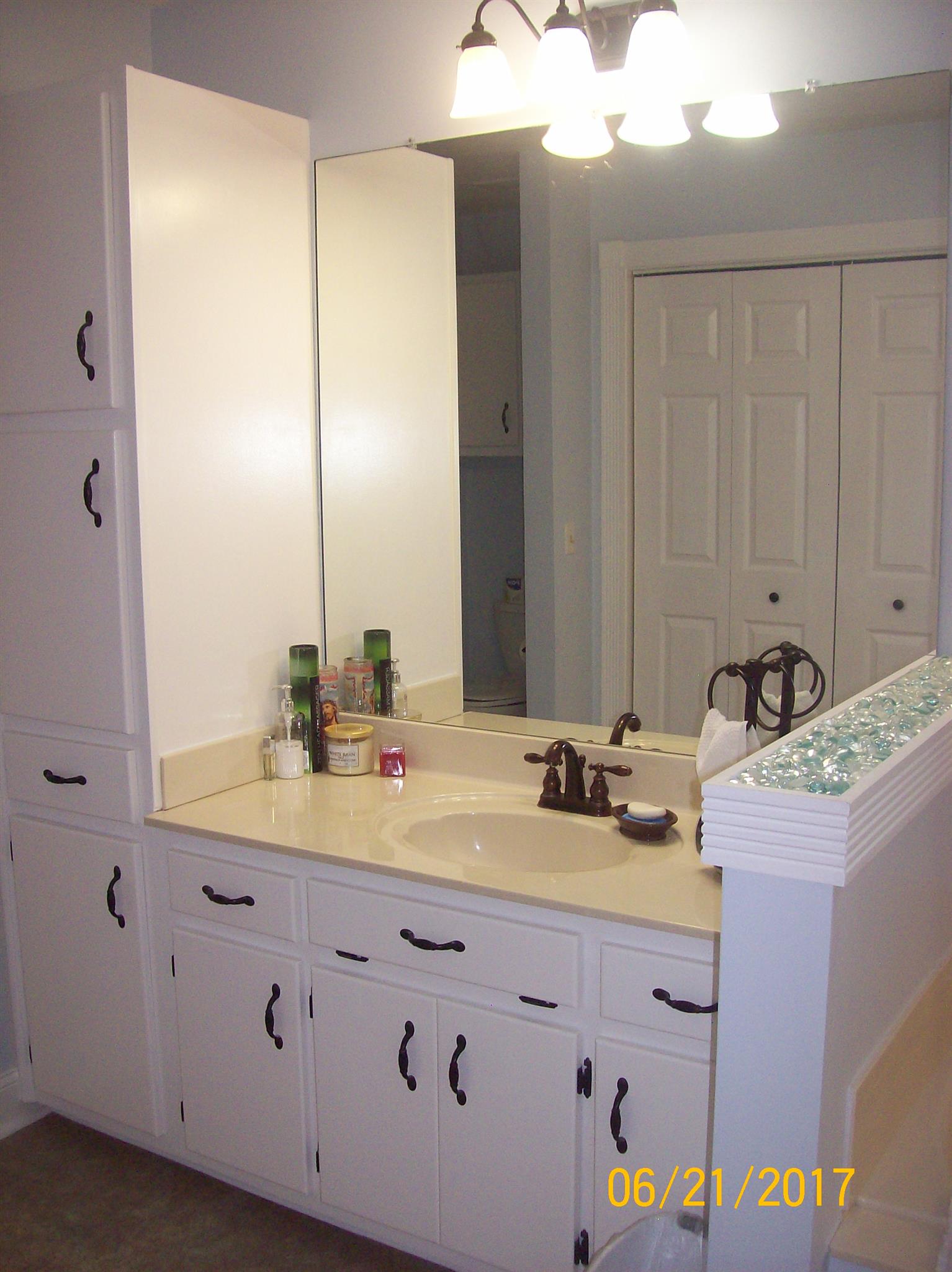819 Liberty Road Lafayette, TN 37083 - Photo 12 of 13 Double vanities in master bath.