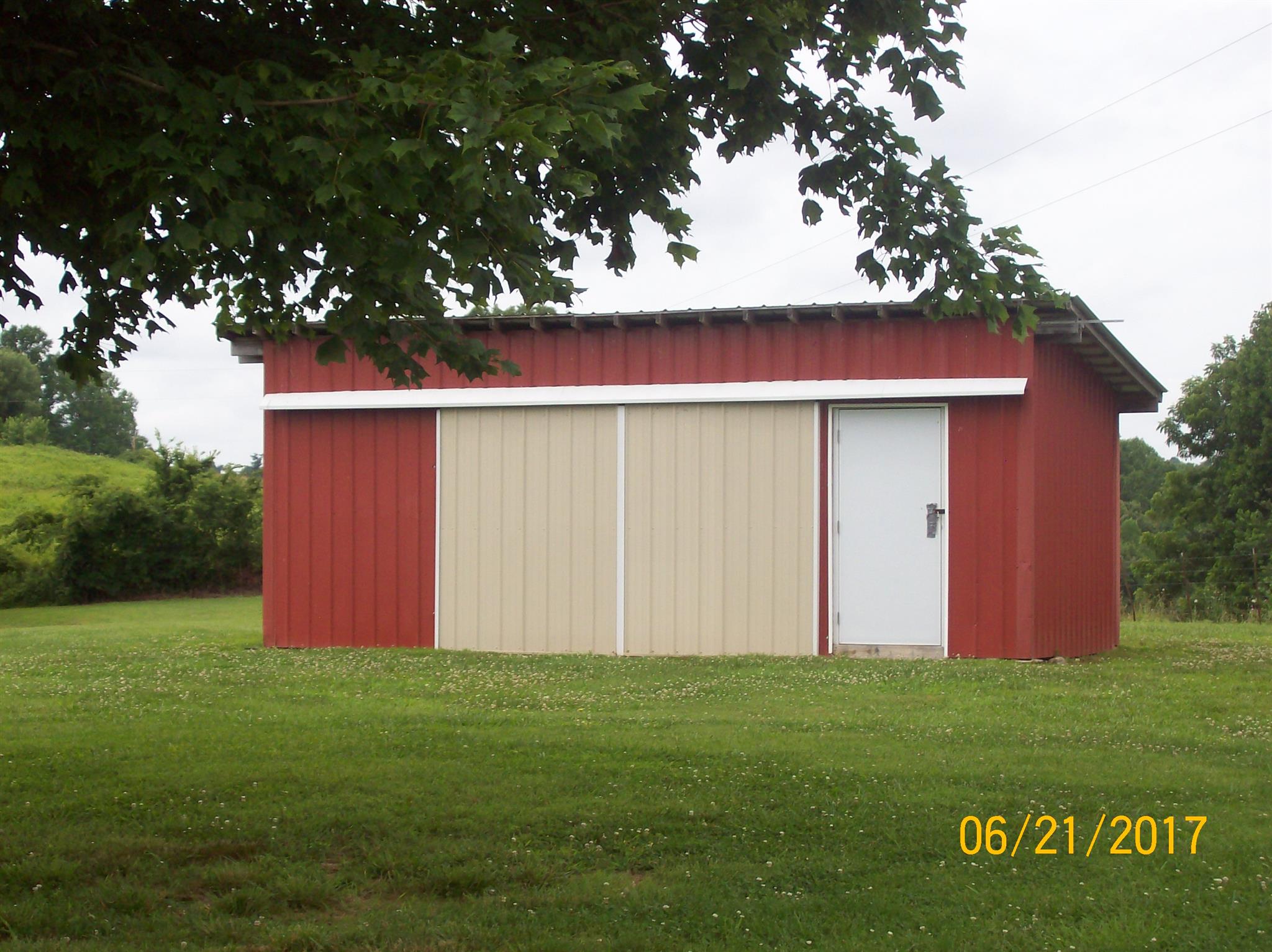 819 Liberty Road Lafayette, TN 37083 - Photo 3 of 13