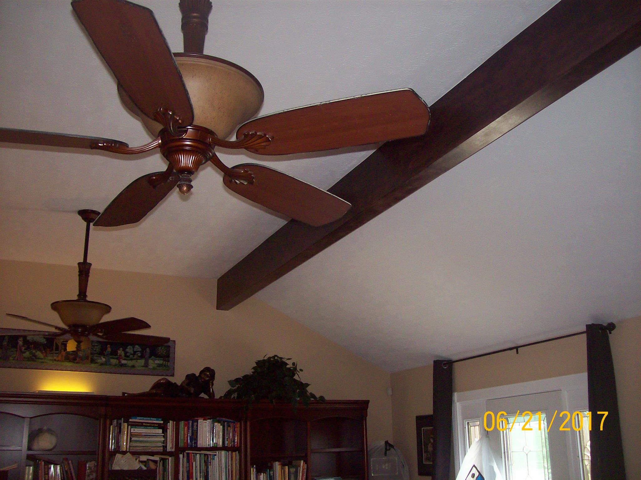 819 Liberty Road Lafayette, TN 37083 - Photo 5 of 13 Vaulted ceiling in livingroom