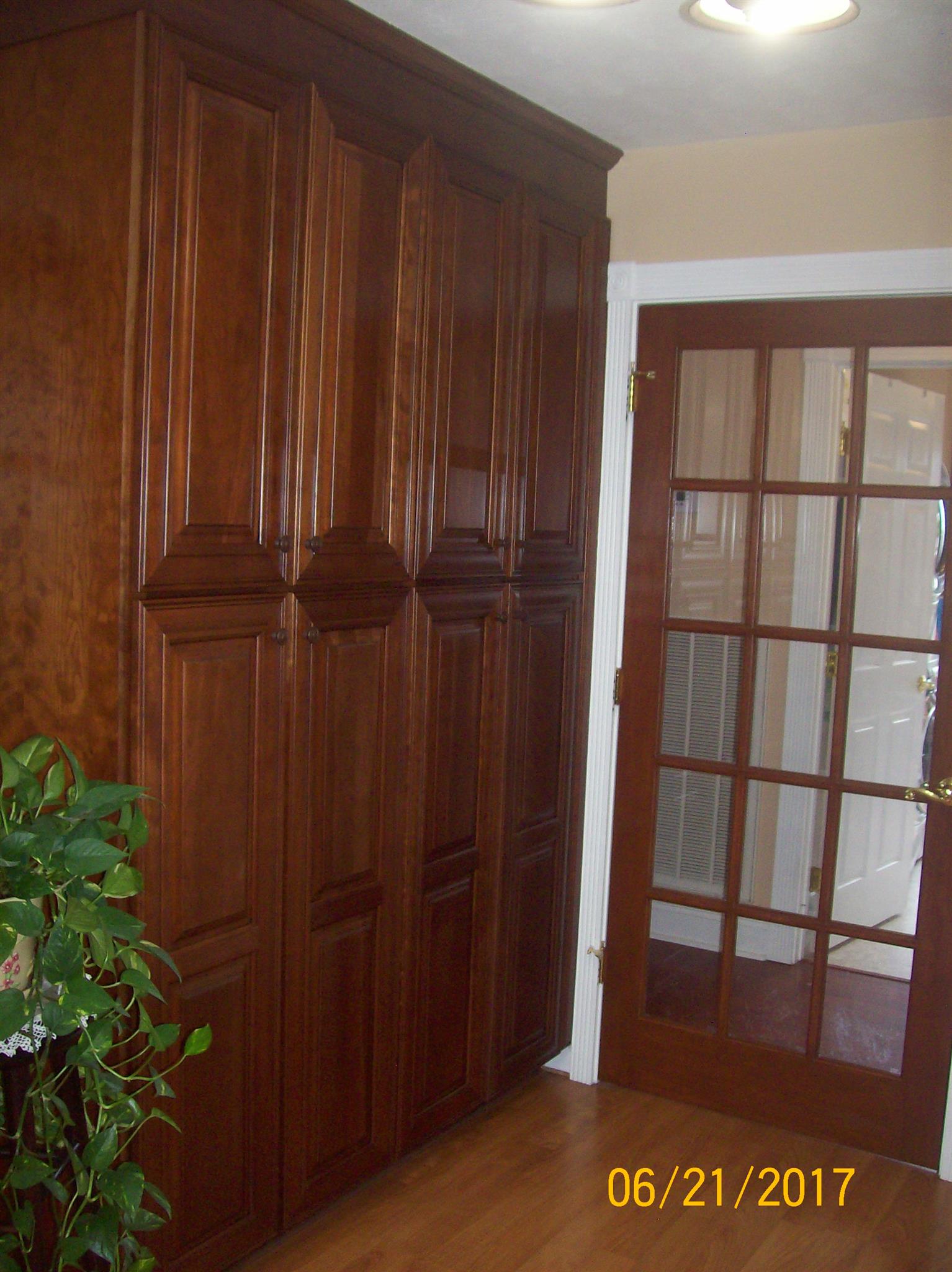 819 Liberty Road Lafayette, TN 37083 - Photo 7 of 13 Double pantry in kitchen.