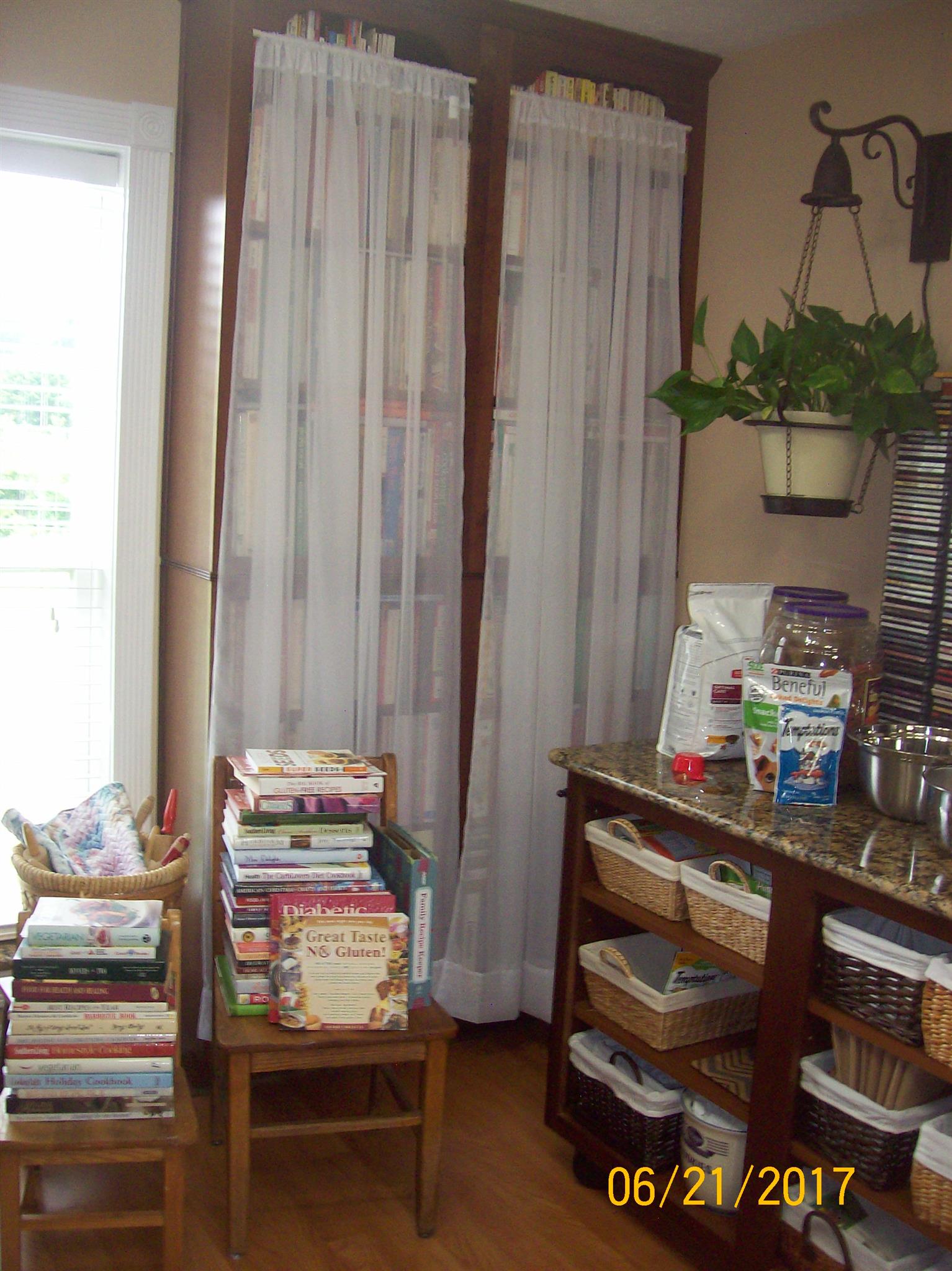 819 Liberty Road Lafayette, TN 37083 - Photo 9 of 13 Built in book case.